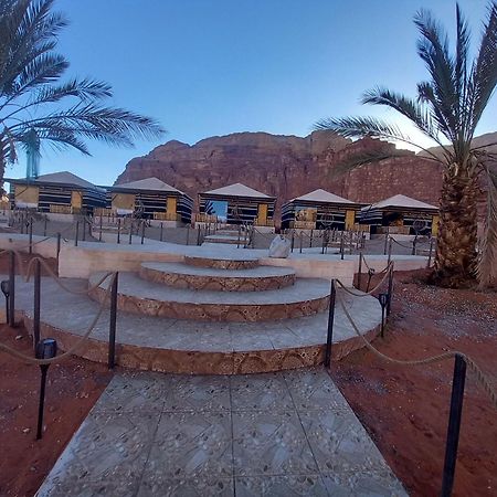 Falling Stars Camp Wadi Rum Ngoại thất bức ảnh