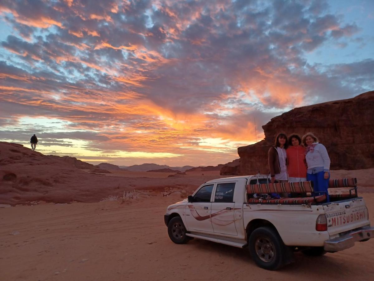 Falling Stars Camp Wadi Rum Ngoại thất bức ảnh