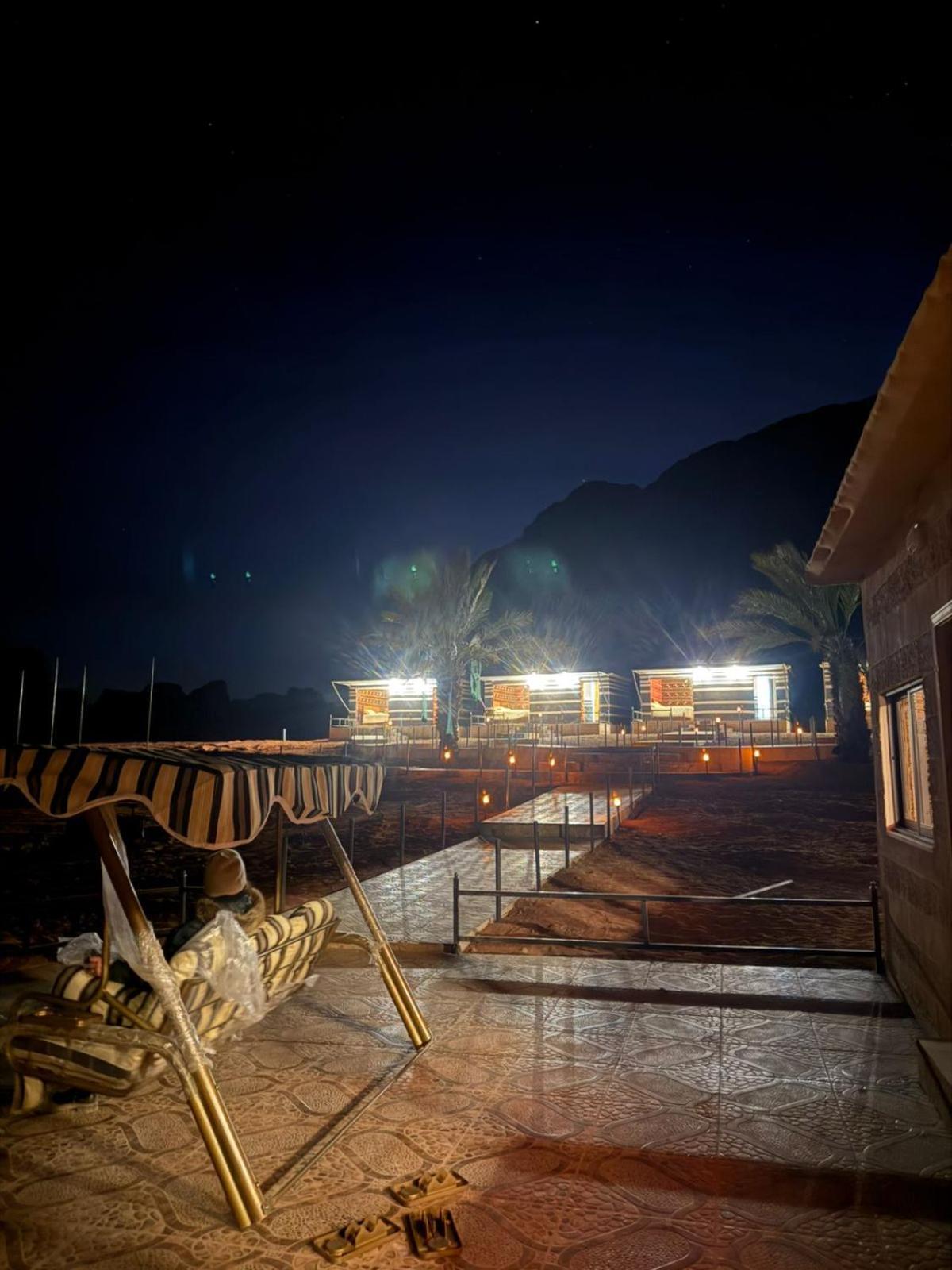Falling Stars Camp Wadi Rum Ngoại thất bức ảnh