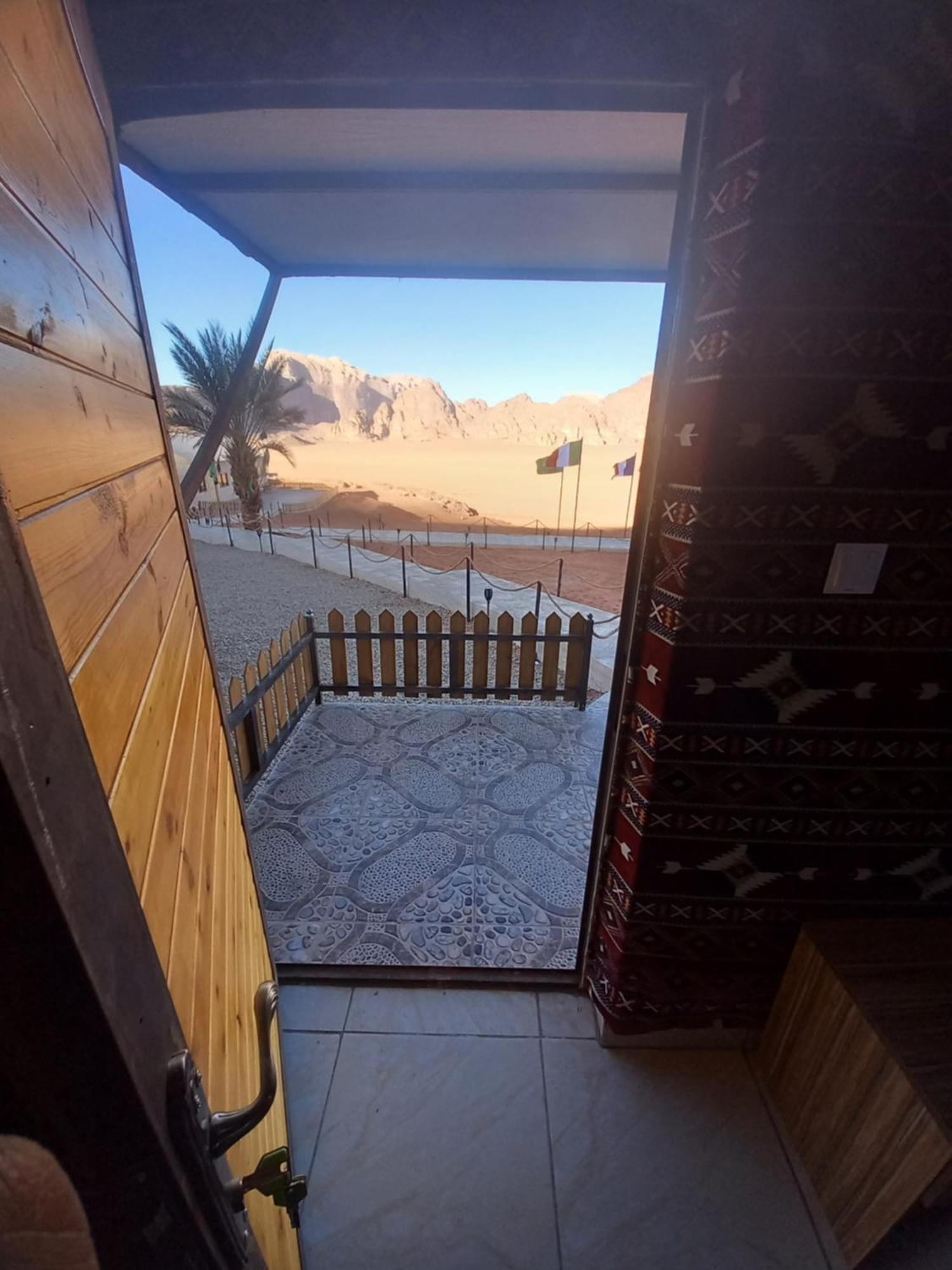 Falling Stars Camp Wadi Rum Ngoại thất bức ảnh