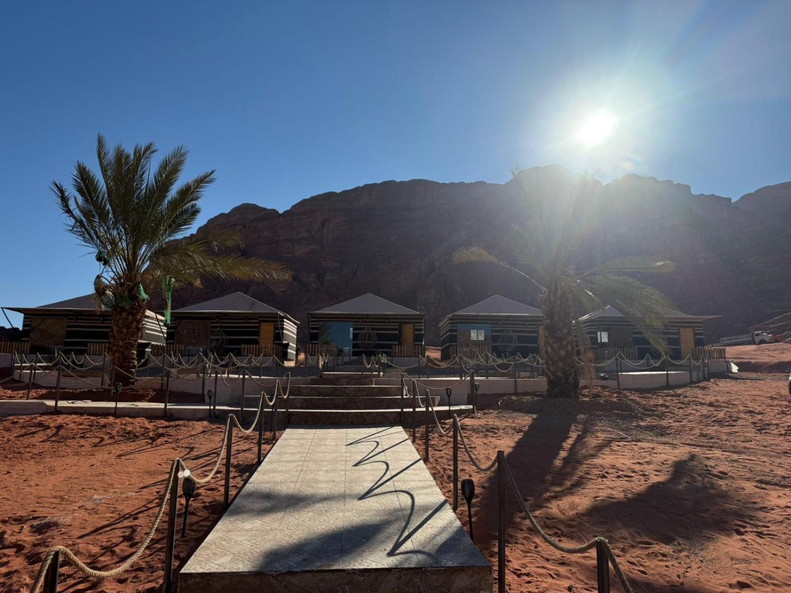 Falling Stars Camp Wadi Rum Ngoại thất bức ảnh