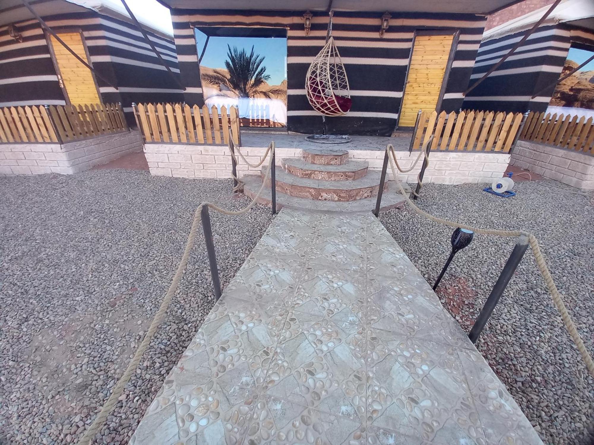 Falling Stars Camp Wadi Rum Ngoại thất bức ảnh