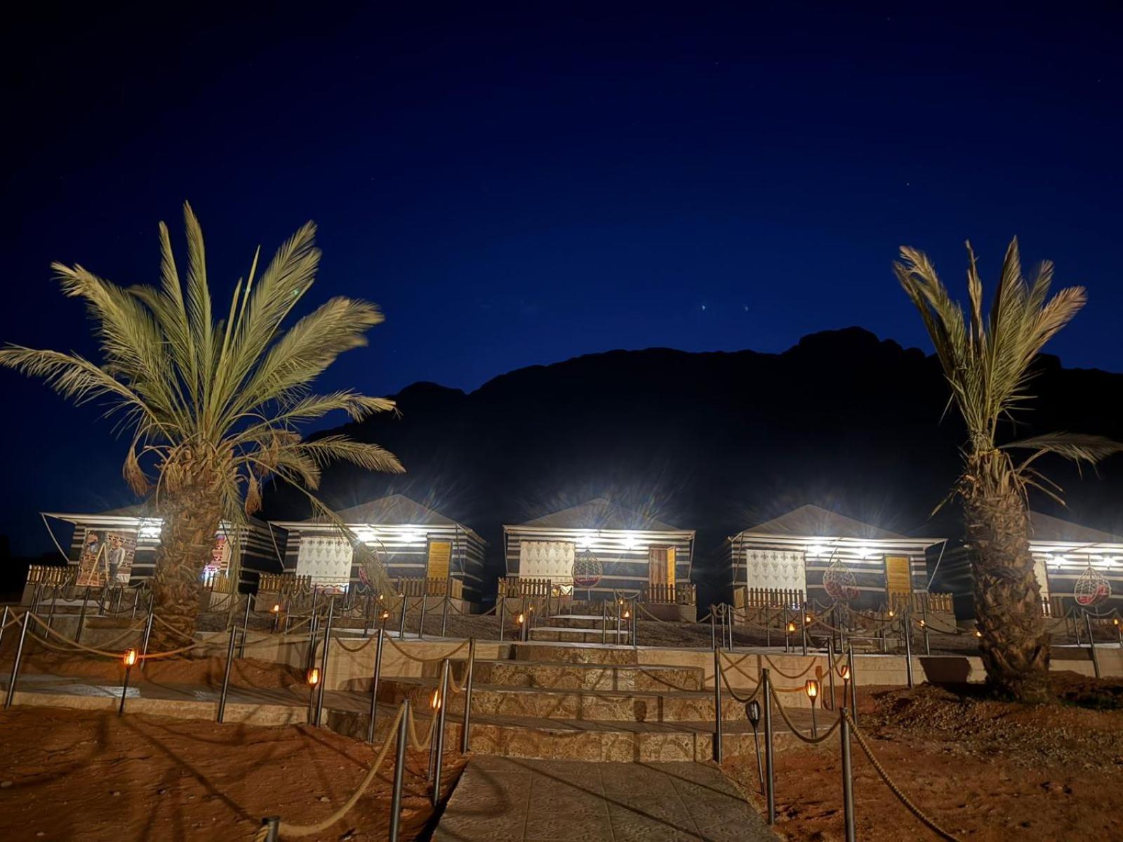 Falling Stars Camp Wadi Rum Ngoại thất bức ảnh